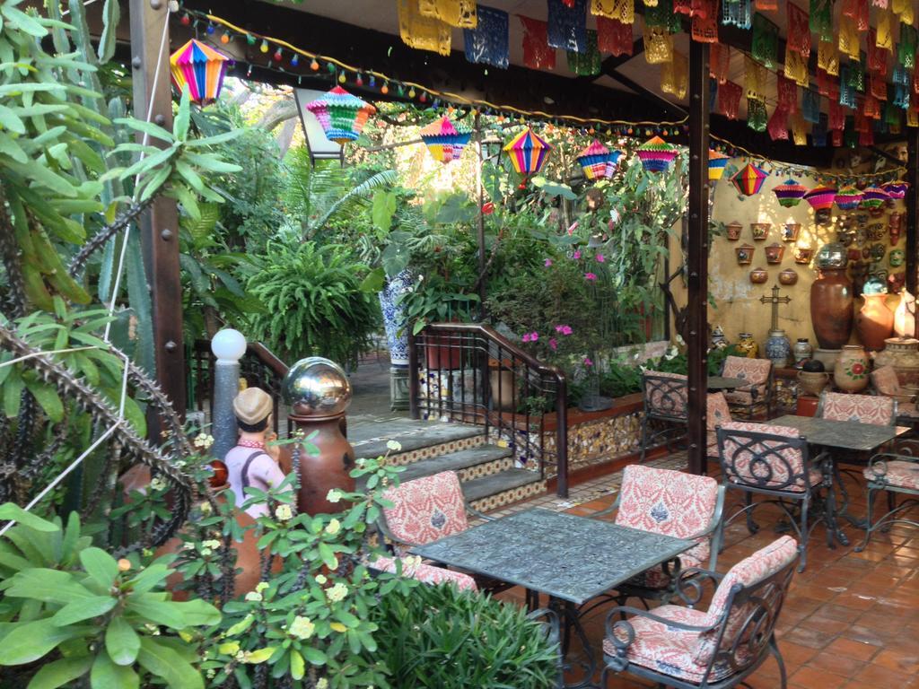 Casa De Las Flores Bed & Breakfast Tlaquepaque Exterior photo