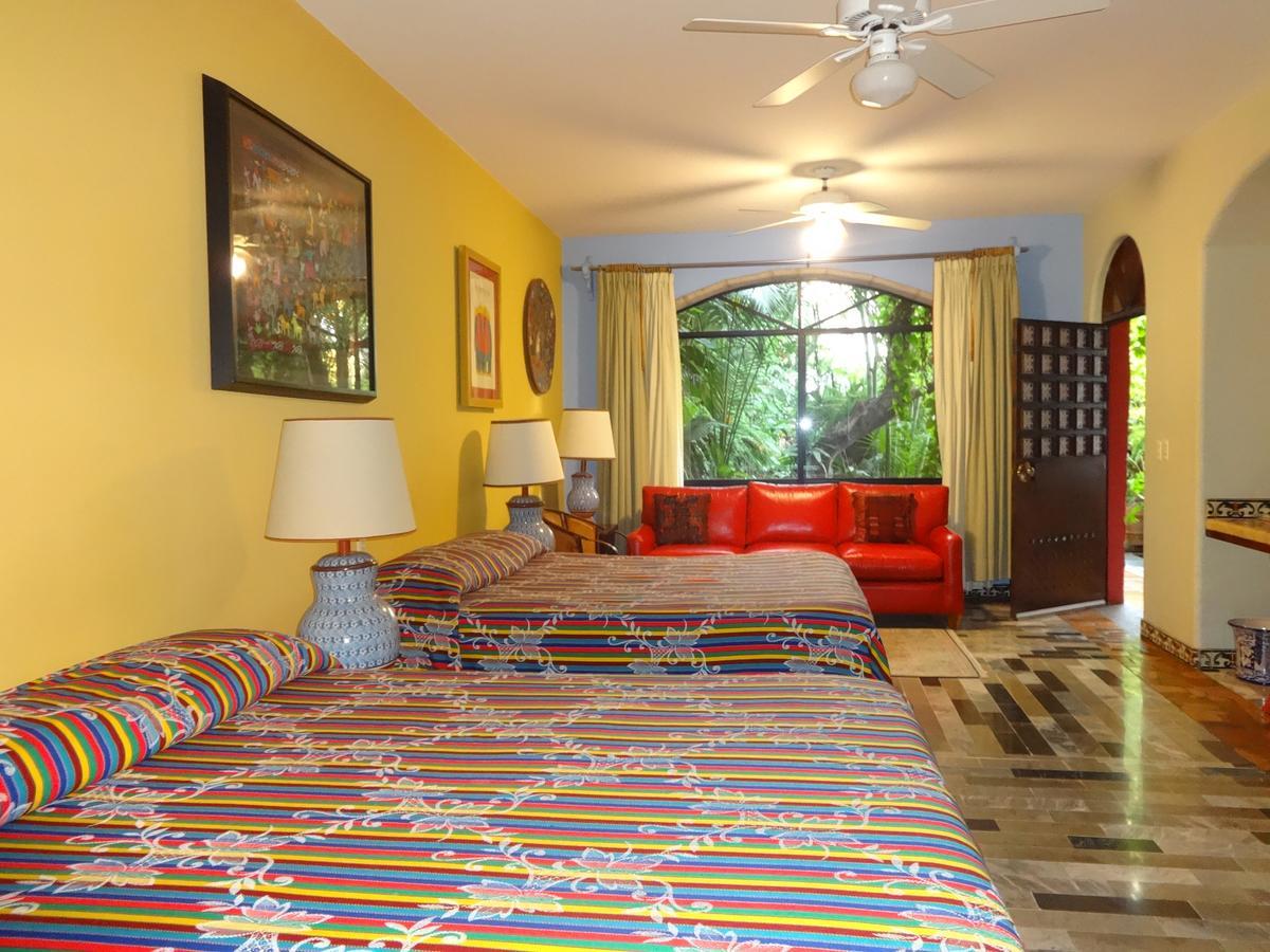 Casa De Las Flores Bed & Breakfast Tlaquepaque Exterior photo